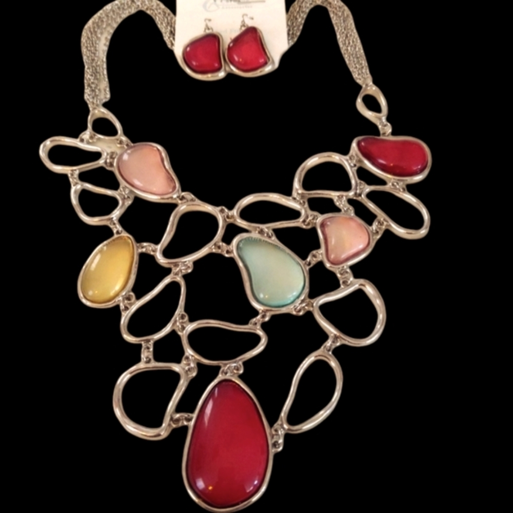 Cordelia acrylic bead bib style necklace set